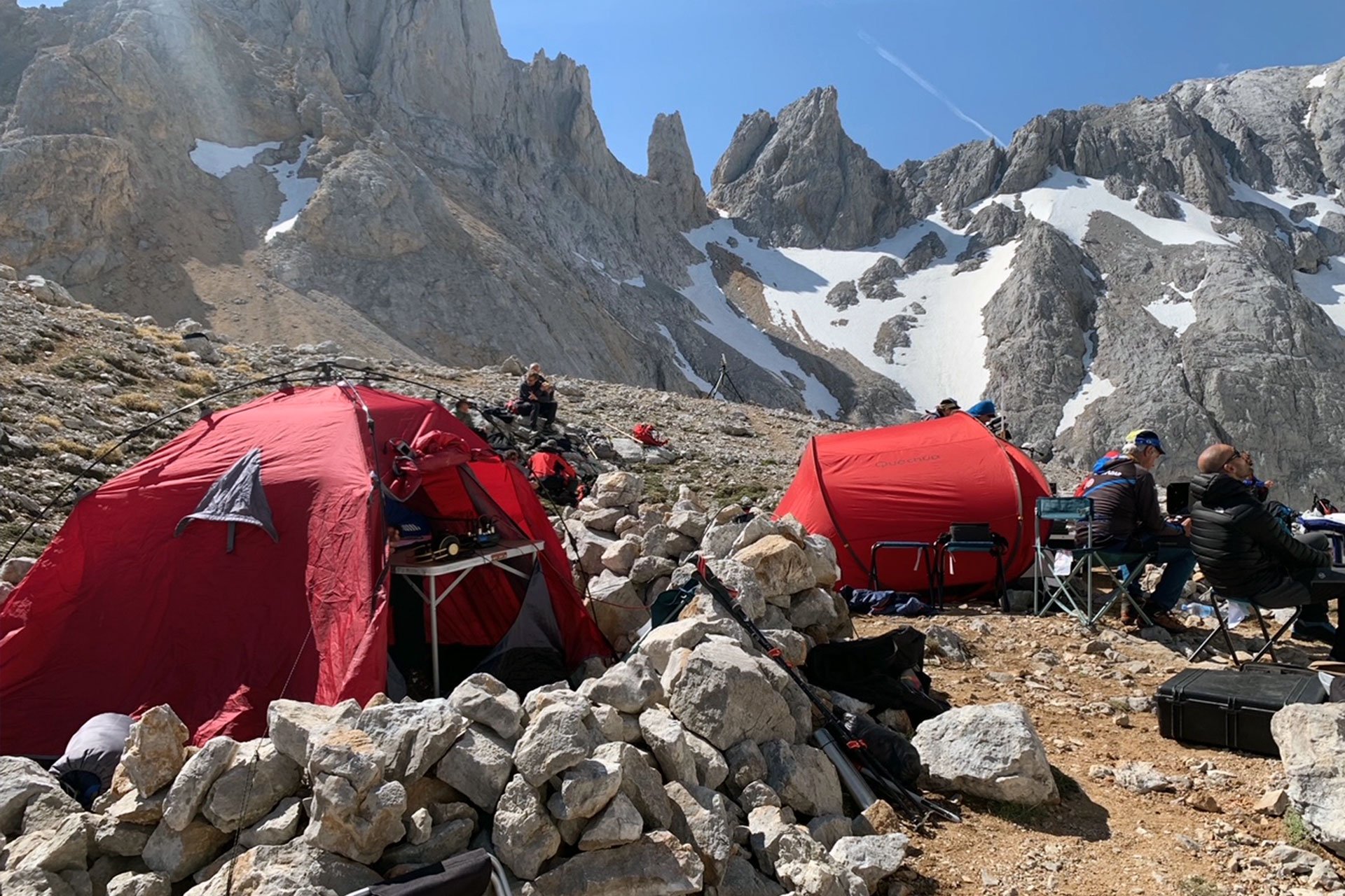 NR-Dejero live streams heroic sportsman’s ascent to remote Spanish summit
