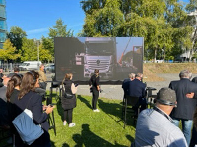 Livecast streaming live feeds to a large screen