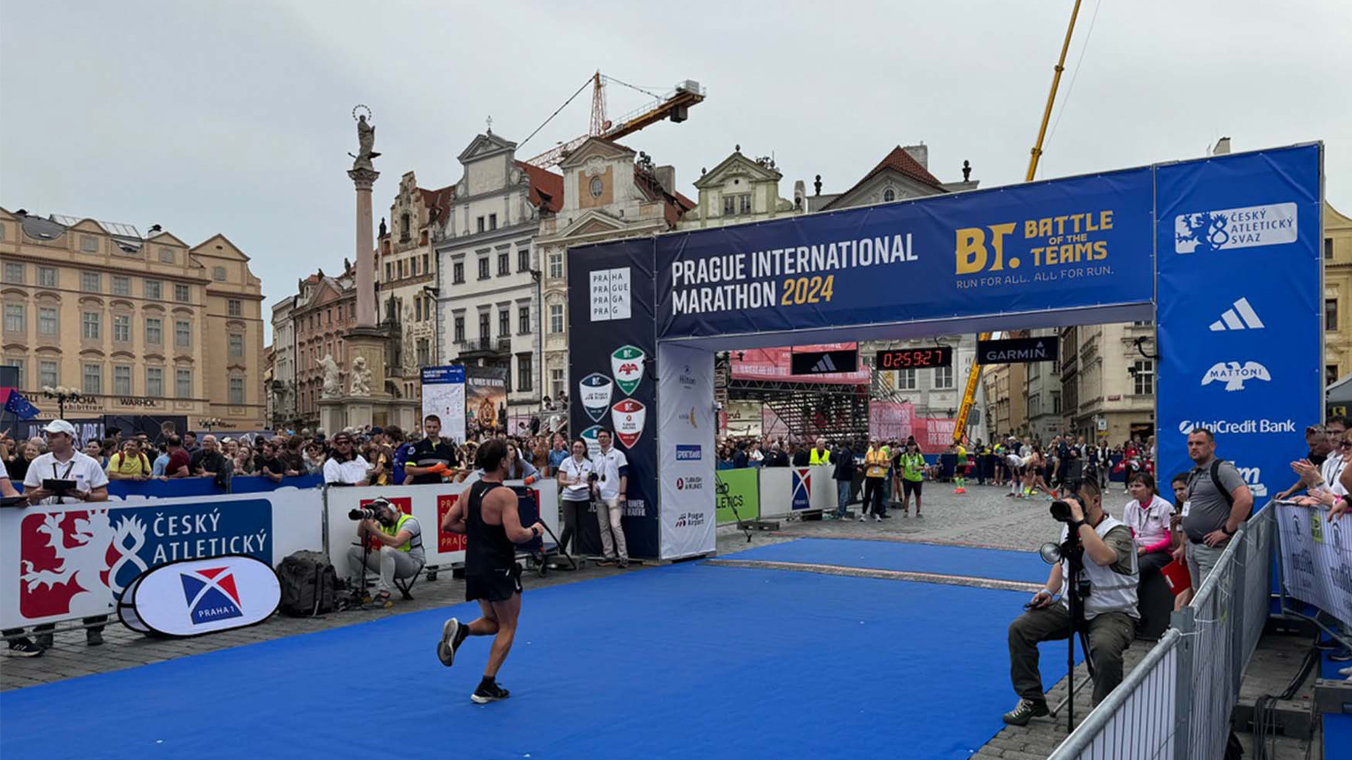 Czech Television’s live coverage of the 2024 Prague Marathon finish